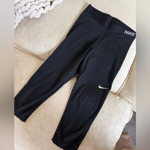 Nike Pro Cropped Black Athletic Leggings